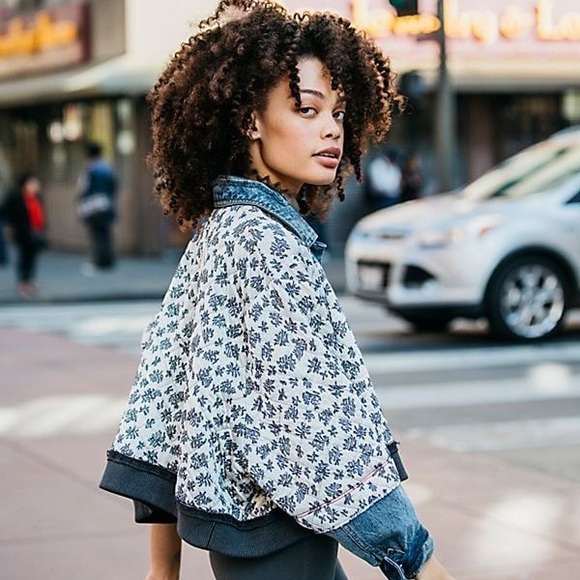 ISO Free People “Ditzy” denim jacket - Picture 2 of 2